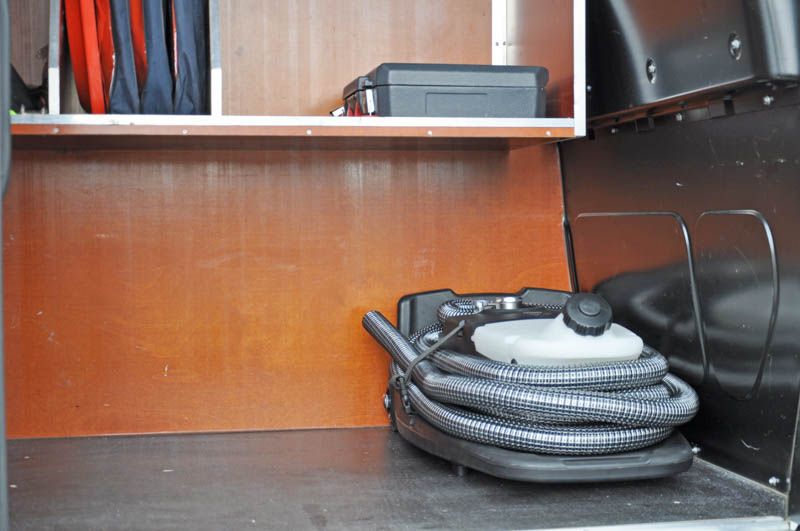 Thanks to rubber feet you can also store the machine horizontally without leaking